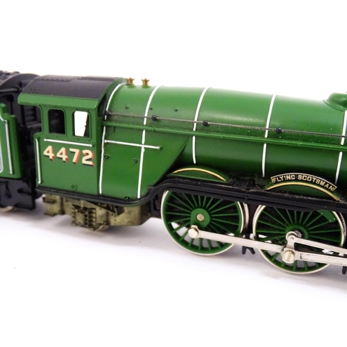 1308 - Toys - Model Train / Railway Interest : Three Hornby 00 gauge locomotives comprising Flying Scotsman... 