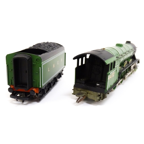 1308 - Toys - Model Train / Railway Interest : Three Hornby 00 gauge locomotives comprising Flying Scotsman... 