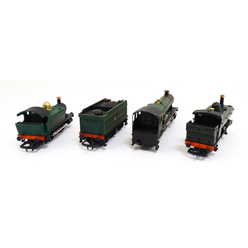 1311 - Toys - Model Train / Railway Interest : Three Hornby 00 gauge locomotives comprising GWR Kneller Hal... 