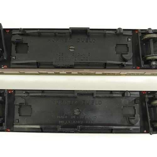 1310 - Toys - Model Train / Railway Interest : A quantity of Hornby 00 gauge coaches, to include Pullman Co... 