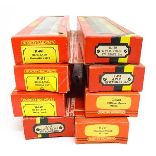 1310 - Toys - Model Train / Railway Interest : A quantity of Hornby 00 gauge coaches, to include Pullman Co... 