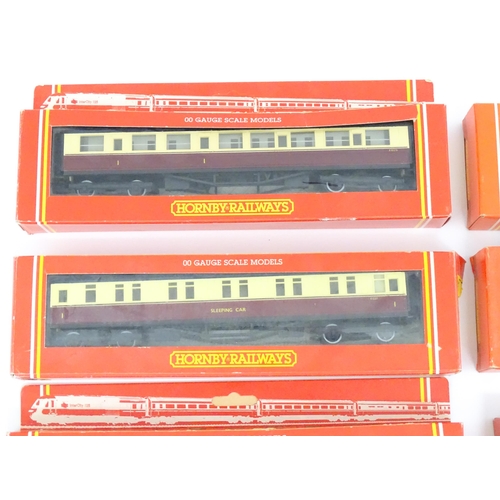 1310 - Toys - Model Train / Railway Interest : A quantity of Hornby 00 gauge coaches, to include Pullman Co... 
