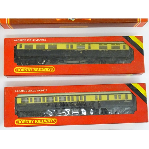 1310 - Toys - Model Train / Railway Interest : A quantity of Hornby 00 gauge coaches, to include Pullman Co... 