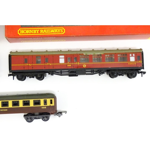 1310 - Toys - Model Train / Railway Interest : A quantity of Hornby 00 gauge coaches, to include Pullman Co... 