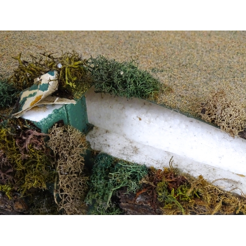 1319 - Toys - Model Train / Railway Interest : A quantity of assorted scale model railway / trackside scene... 