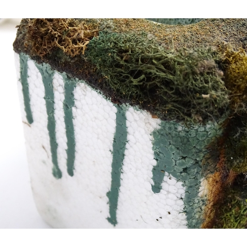 1319 - Toys - Model Train / Railway Interest : A quantity of assorted scale model railway / trackside scene... 