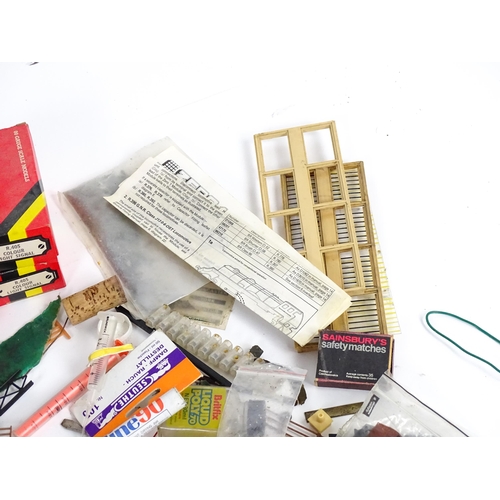 1319 - Toys - Model Train / Railway Interest : A quantity of assorted scale model railway / trackside scene... 