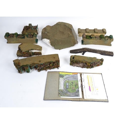 1319 - Toys - Model Train / Railway Interest : A quantity of assorted scale model railway / trackside scene... 