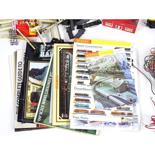 1319 - Toys - Model Train / Railway Interest : A quantity of assorted scale model railway / trackside scene... 