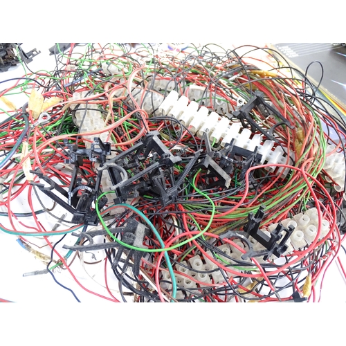 1319 - Toys - Model Train / Railway Interest : A quantity of assorted scale model railway / trackside scene... 