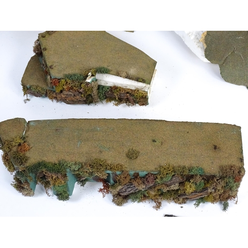 1319 - Toys - Model Train / Railway Interest : A quantity of assorted scale model railway / trackside scene... 