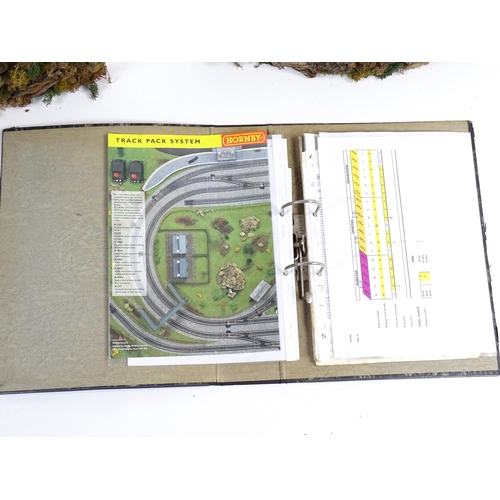 1319 - Toys - Model Train / Railway Interest : A quantity of assorted scale model railway / trackside scene... 