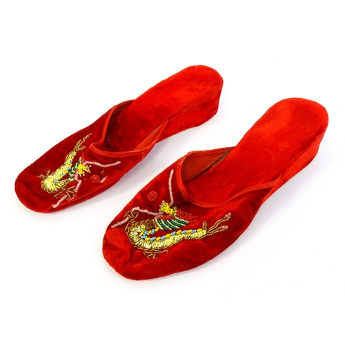 56 - Vintage fashion / clothing:  a red and gold Chinese Qipao style dress, chest approx. 36
