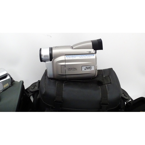 29 - A quantity of assorted cameras to include a Pentax Optio 330, a Hirix HD dual lens dash cam, an Olym... 