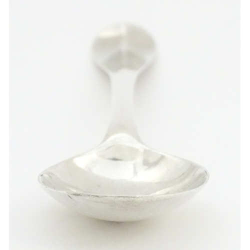 A George I silver Hanoverian spoon with rats tail bowl. hallmarked ...