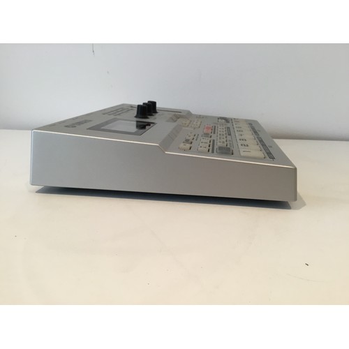 85 - Yamaha SU200 digital sampler/sequencer