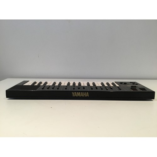95 - A Yamaha CS01 Analogue Mono Synthesizer, batteries and mains, c.1982