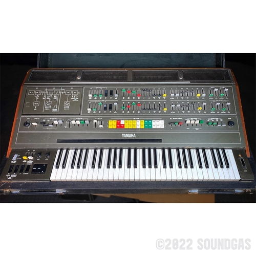 137 - Yamaha CS-80 Synthesizer, complete with stand and sustain pedal (not pictured).
s/n 1658, voltage sw... 