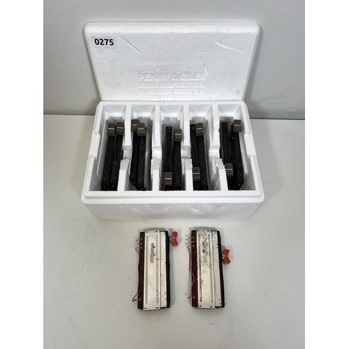 19 - Alps 727M-10KD Faders - Box of 10 Faders + 2 Loose Faders. Untested.

For UK bidders only this item ... 