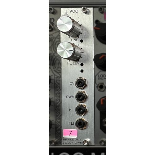 1059 - Analogue Solutions VCO

Robust UK-built oscillator. A staple source of waveforms, boasting rich tone... 