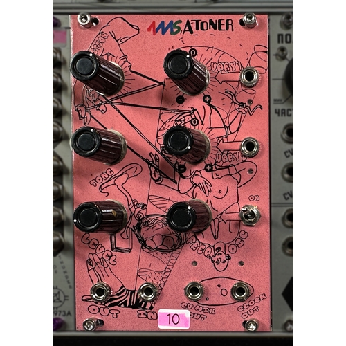 1043 - 4ms Atoner 

A harmonious blend of distortion and harmony. With the 4ms Atoner, sculpt and twist you... 