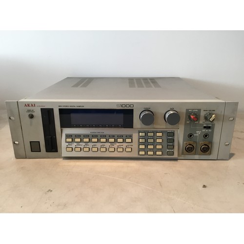 47 - Akai S1000 Sampler 24mb RAM OS v4.4

Powers up, screen bright, backlight working. 24mb memory for ex... 