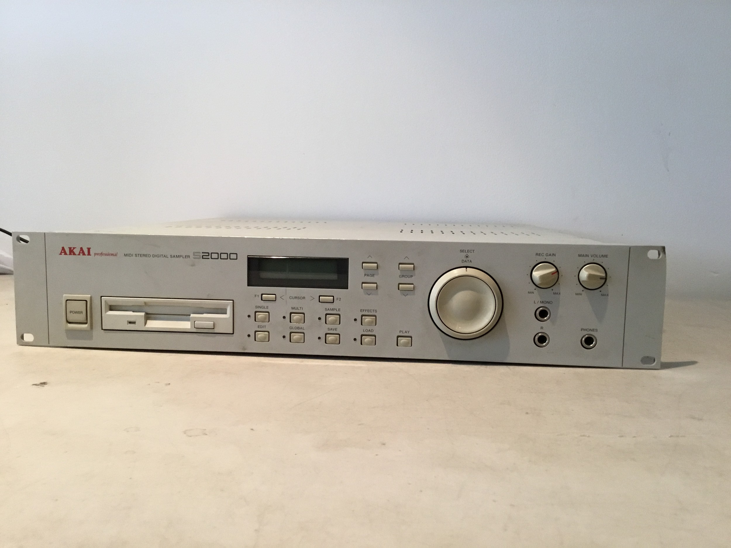 Akai Professional S2000 Midi Stereo Digital Sampler. No audio