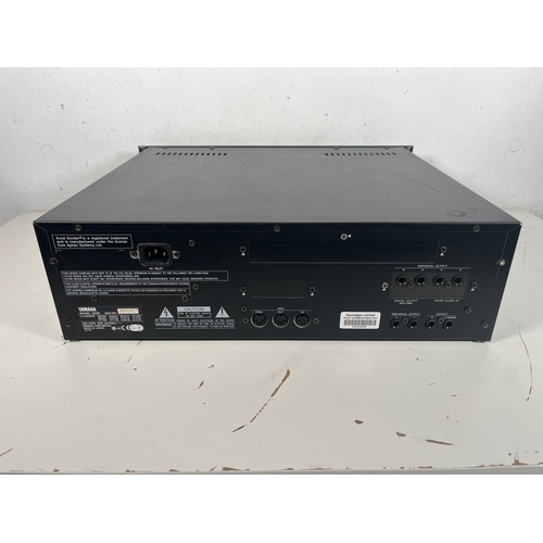 101 - Yamaha EX5R Realtime Control Synthesizer

With manual. Classic 90s rackmount synth business.

(B) Te... 