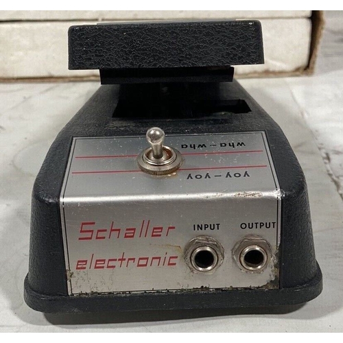 195 - Schaller Bow-Wow Yoy-Yoy

70s inductor wah pedal

(A) Tested and working. 
No guarantee or warranty ... 