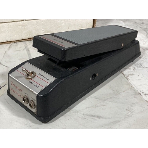 195 - Schaller Bow-Wow Yoy-Yoy

70s inductor wah pedal

(A) Tested and working. 
No guarantee or warranty ... 