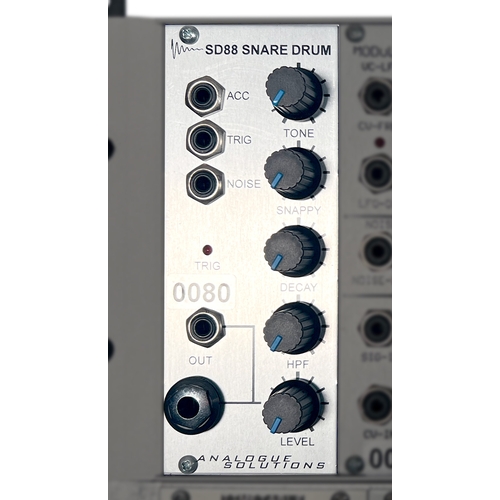 111 - Analogue Solutions SD88 Snare Drum

Synthesizer module designed to replicate classic snare drum soun... 