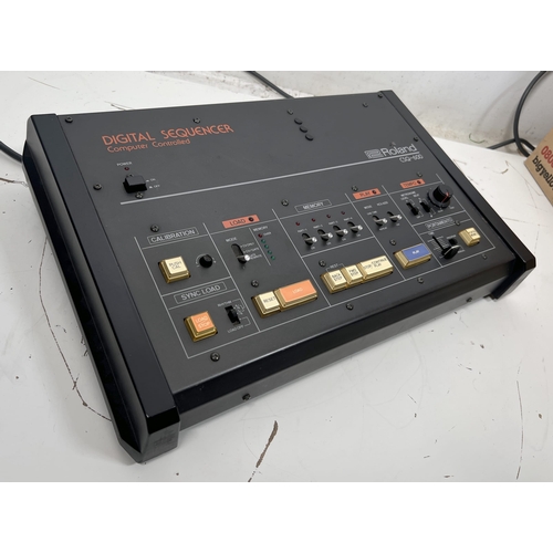 92 - Roland CSQ-600 Computer Controlled Digital Sequencer.

New battery fitted.

(A) Tested and working. ... 