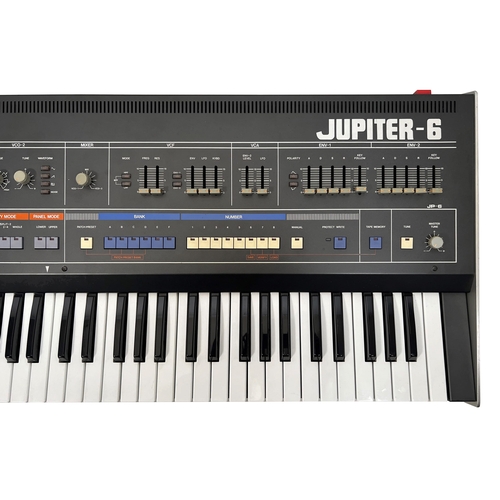 69 - Roland Jupiter-6.

Rare to find one in this kind of condition. Unserviced.

(C) Tested. Powers up, p... 