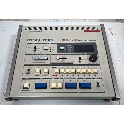 70 - Roland MSQ-700 Digital Keyboard Recorder.

Will need a new battery but there is no battery damage to... 