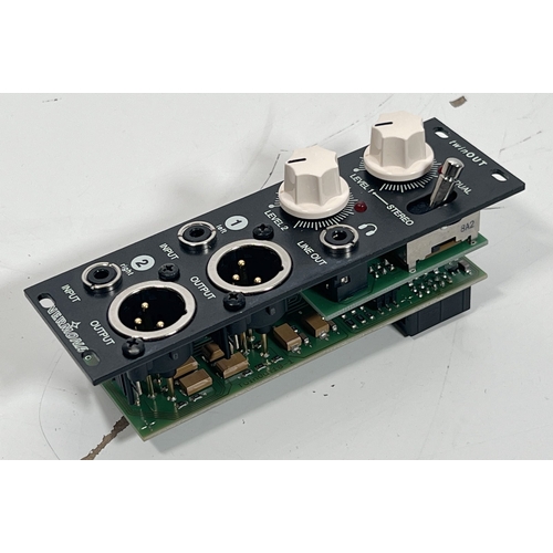 117 - Vermona twinOUT Eurorack Module

Eurorack module for audio output, facilitating signal routing and d... 