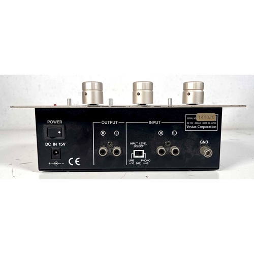 80 - Vestax FDG-1 Isolator / Phono Preamp

Combination of an isolator and phono preamplifier, designed fo... 