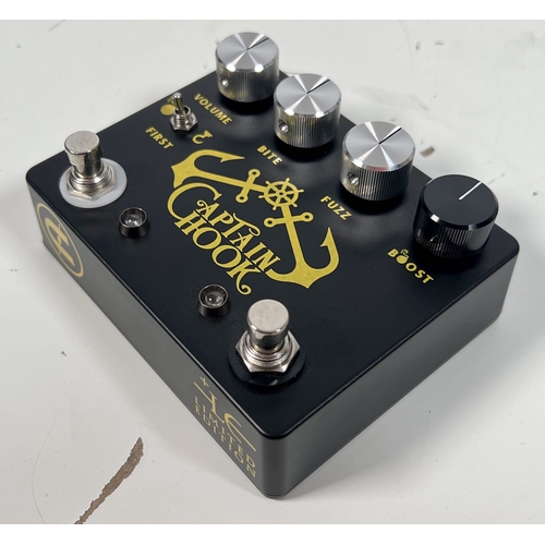 13 - Coppersound Captain Hook Octave Fuzz & Boost Pedal, Boxed

Multi-effect pedal combining octave, fuzz... 