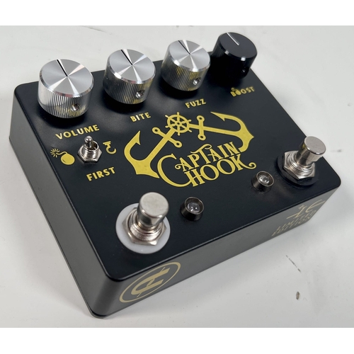 13 - Coppersound Captain Hook Octave Fuzz & Boost Pedal, Boxed

Multi-effect pedal combining octave, fuzz... 