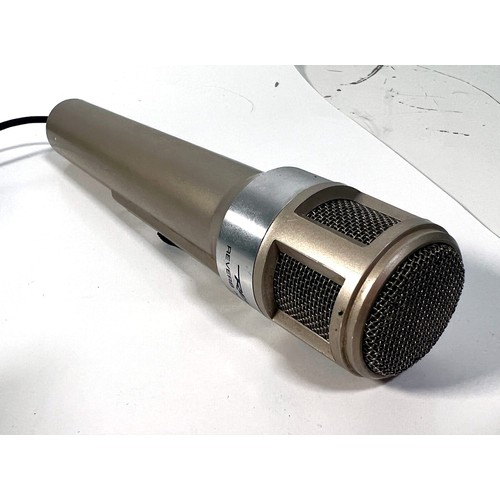 45 - Realistic Dynamic Reverb Microphone - Boxed

1980's dynamic microphone with built in spring reverb.
... 