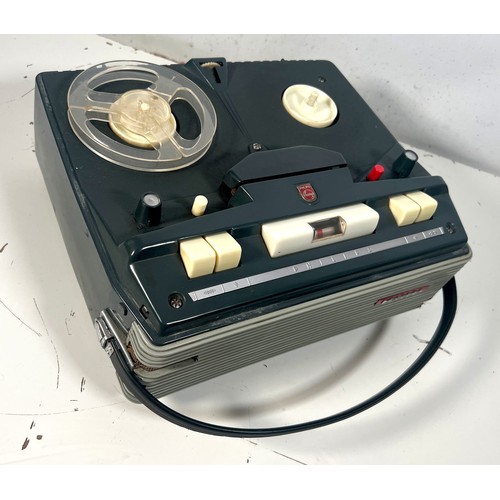 63 - Phillips EL3515 Tape Recorder

Reel to reel tape recorder from 1959. Ok condition for age. Plug remo... 