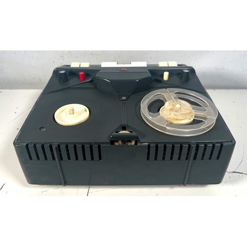 63 - Phillips EL3515 Tape Recorder

Reel to reel tape recorder from 1959. Ok condition for age. Plug remo... 