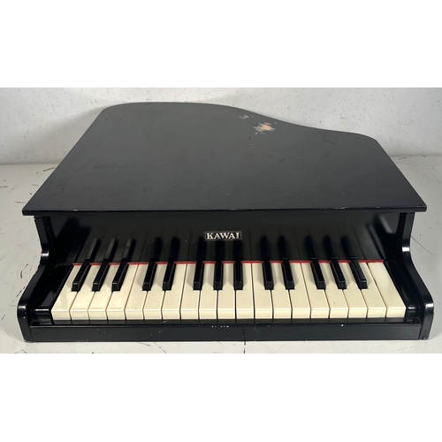 46 - Kawai Mini Grand Toy Piano 1104 

No legs.

Tested and working. 
No guarantee or warranty implied. O... 