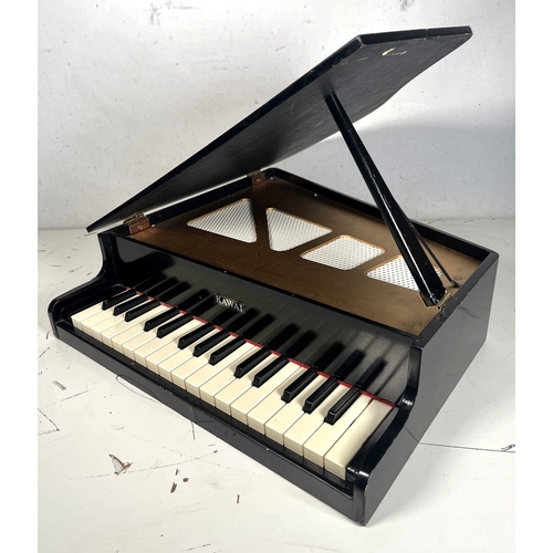 46 - Kawai Mini Grand Toy Piano 1104 

No legs.

Tested and working. 
No guarantee or warranty implied. O... 