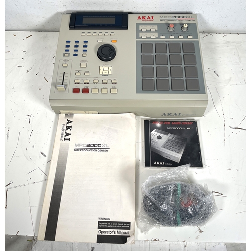 98 - AKAI MPC2000XL + CDROM Sound Library

(A) Tested and working. 
No guarantee or warranty implied. Ope... 