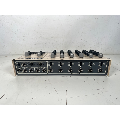 29 - Pearl PM-66 Mixer, Boxed

Untested. We have no information about the functional status of this item.... 