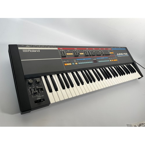 95 - Roland Juno-106 - 61 key Polyphonic Analogue Synthesizer with original voice chips

Tested and worki... 