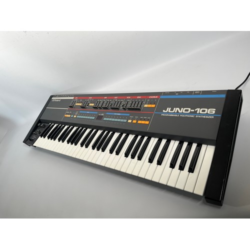 95 - Roland Juno-106 - 61 key Polyphonic Analogue Synthesizer with original voice chips

Tested and worki... 