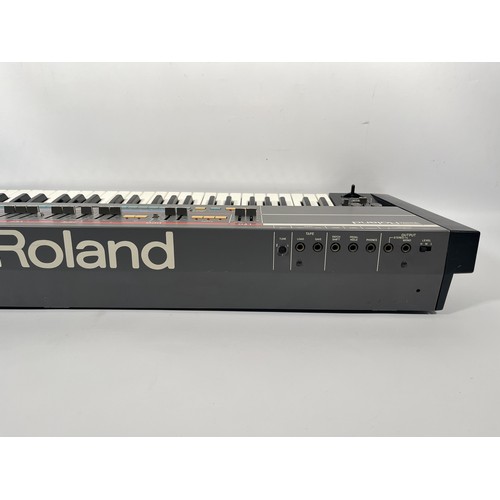 95 - Roland Juno-106 - 61 key Polyphonic Analogue Synthesizer with original voice chips

Tested and worki... 