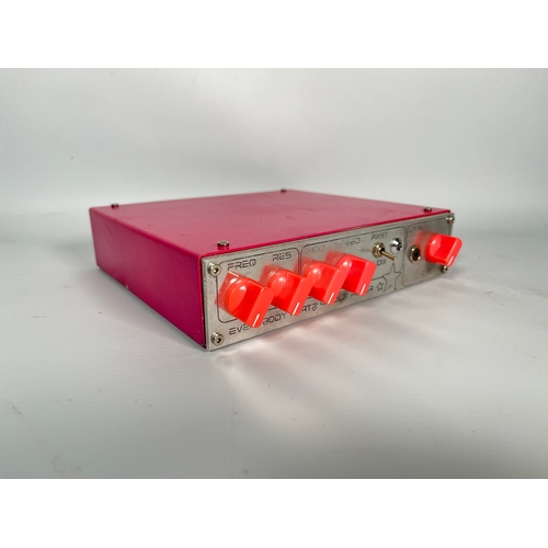 83 - Everybody Hertz - 4 Pole Filter Module

4 Pole VCF module with built in LFO and 2x CV inputs. Untest... 