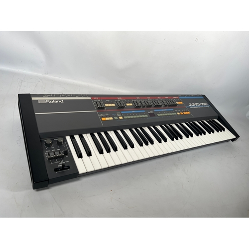 131 - Roland Juno-106 Polyphonic Synthesizer, mid 1980's

Roland Corporation's Legendary 6 voice Polyphoni... 